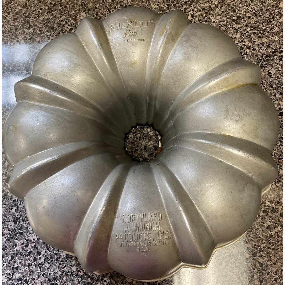 Vintage Heavy Duty Bundt Cake Pan Northland Aluminum Products USA Baking Cooking